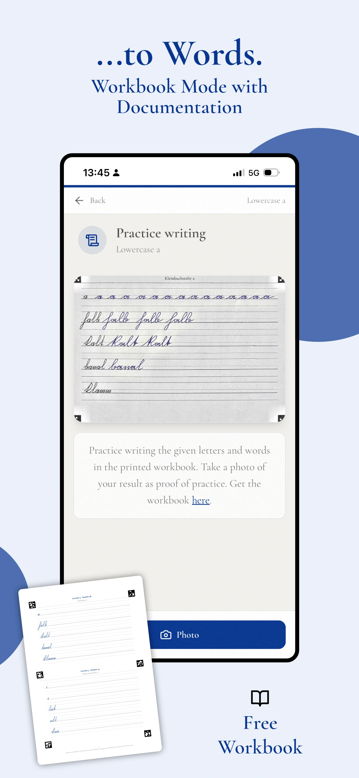 Writing with a fountain pen in the workbook and documenting the results in the app.
